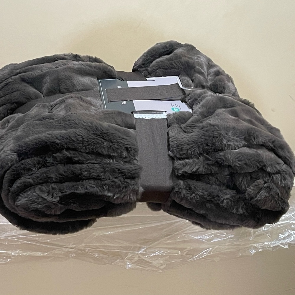 Berkshire Brown Plush Blankets and Throws for Cozy Comfort - Picture 3 of 8